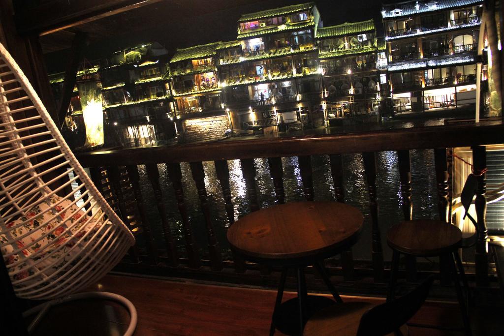 Fenghuang 1St Apartment Dış mekan fotoğraf