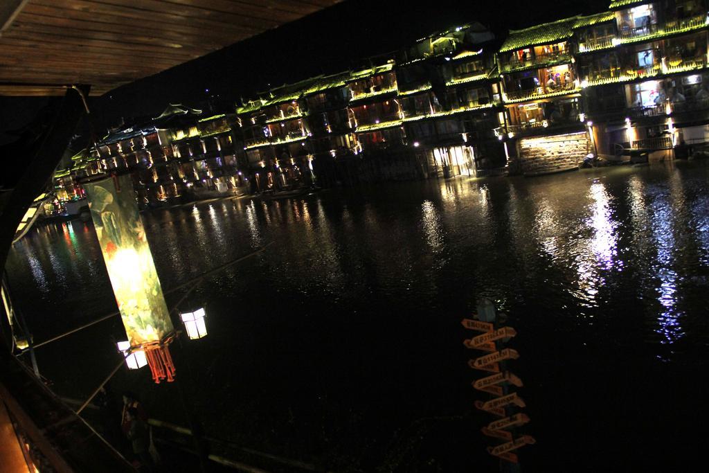 Fenghuang 1St Apartment Dış mekan fotoğraf