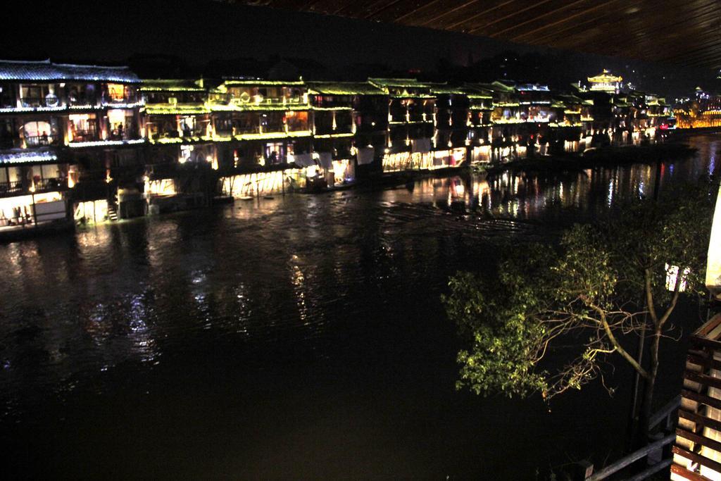 Fenghuang 1St Apartment Dış mekan fotoğraf