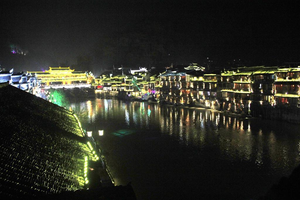 Fenghuang 1St Apartment Dış mekan fotoğraf