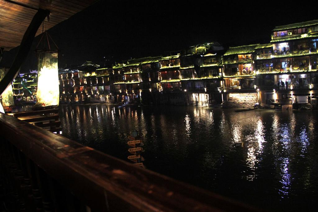 Fenghuang 1St Apartment Dış mekan fotoğraf